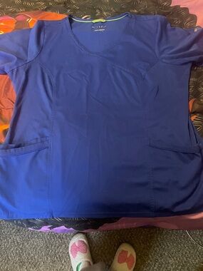 Thalian Navy and Black V-Neck Medical Scrub Top